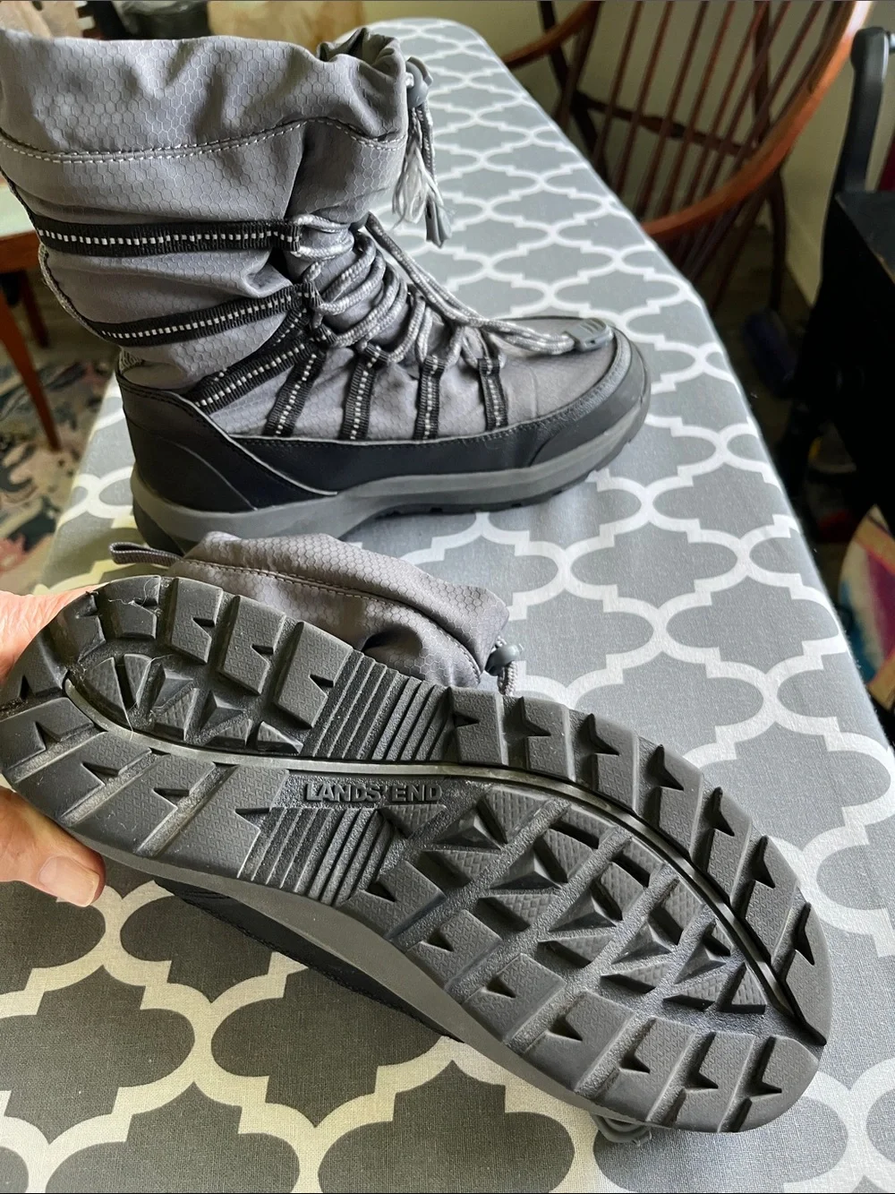 Lands’End Youth Size 2M Waterproof Winter Snow Boots Lace Up Toggle Closure.